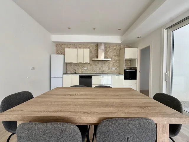 Exclusivo chalet adosado con piscina privada, amplios espacios y excelentes calidades — 8