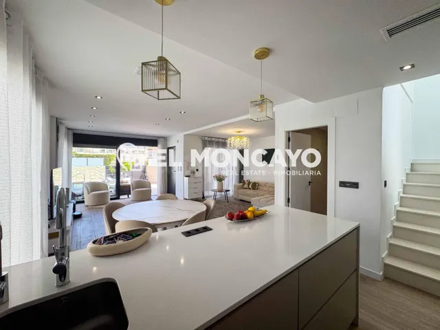 Maravilloso chalet independiente con piscina privada a 800m  - foto 2
