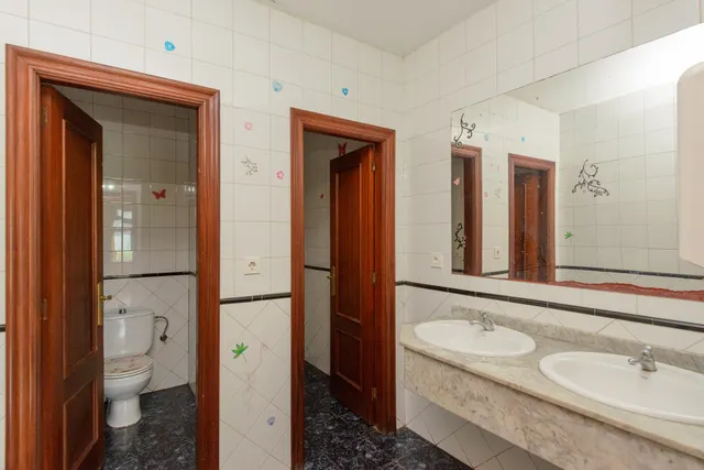 Casa tradicional con tres viviendas y antiguo local hostelero en arroes, Villaviciosa — 8