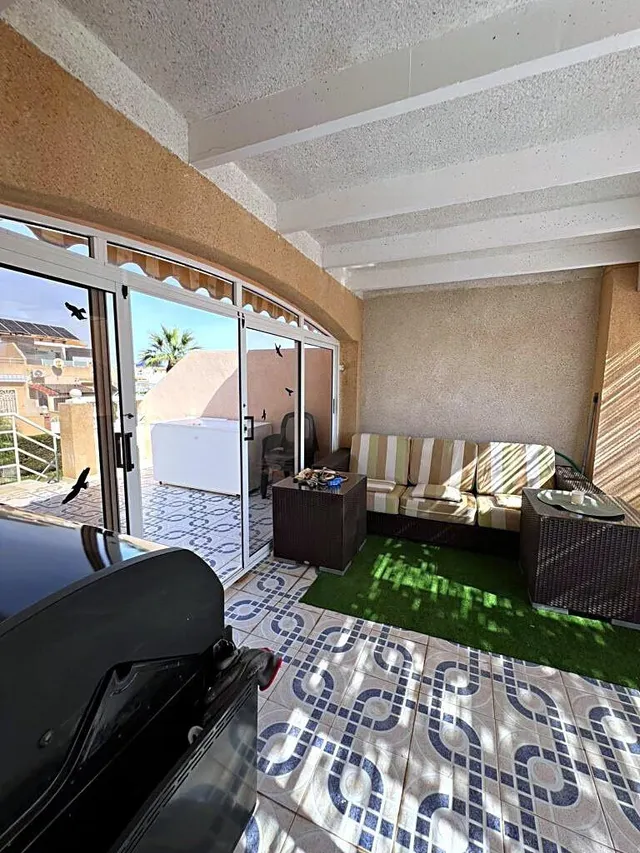 Bungalow con piscina comunitaria, Alicante, Orihuela Costa. 3 habitaciones, 105 m2, 3 kilómetros del mar — 12
