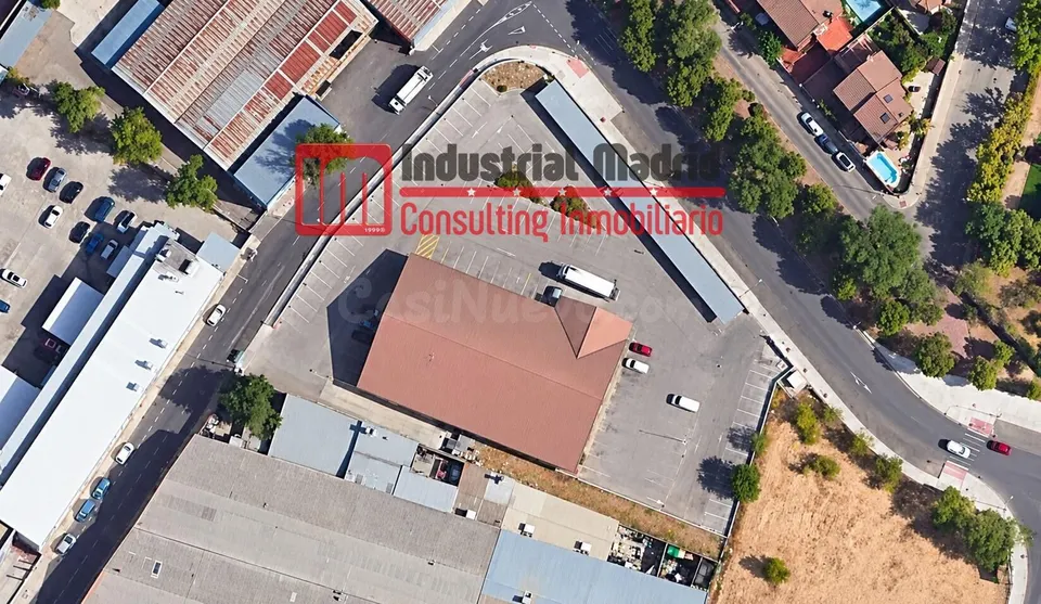 INMUEBLE COMERCIAL DE 1.000 M2 CON PARCELA DE MÁS DE 5.000 M2