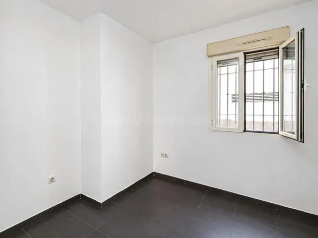 Venta de pisos en Cúllar Vega - foto 4