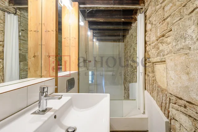 Piso con 2 lofts independientes con balcon baños cada uno y una excelente ubicación en el gótic — 33