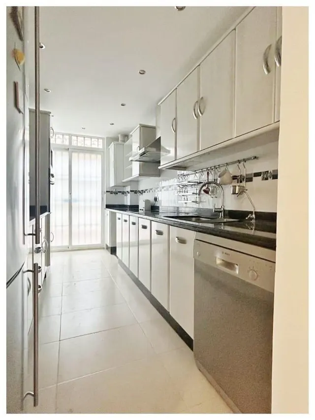 Marina del Sol - Apartamento 2 Dormitorios, Garaje, Trastero, Piscina Comunitaria — 9