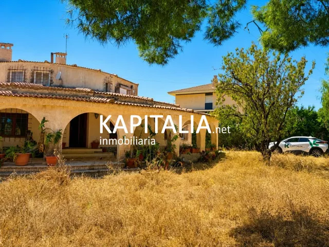 ESPECTACULAR CHALET EN SAN VICENT DEL RASPEIG EN PLENO ENTORNO NATURAL Y CON PISCINA PRIVADA. — 2
