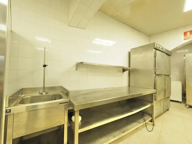 RESTAURANTE EN PLENO CENTRO DE LA CIUDAD — 16