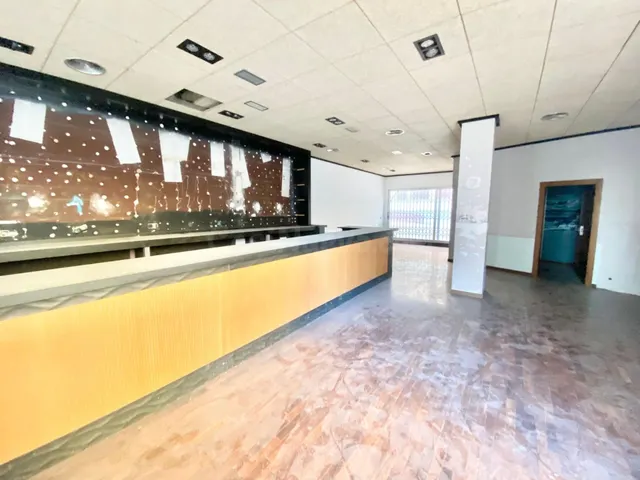 Local Comercial en Avenida Europa, para empezar a funcionar - foto 3