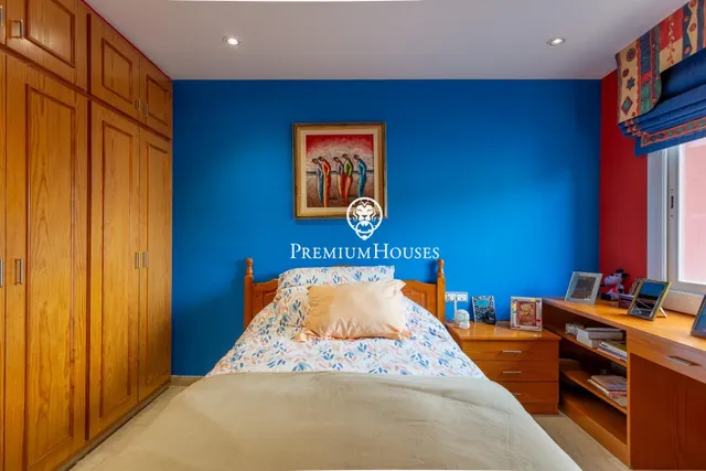 Amplia vivienda con ascensor, patio y terrazas — 26
