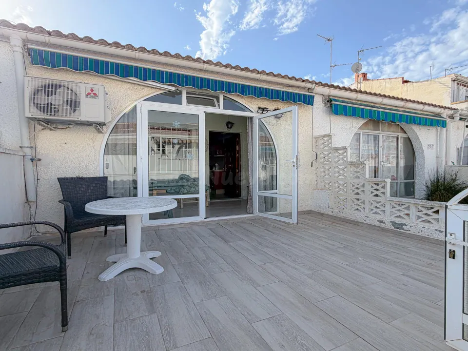 Oportunidad! Fantástico bungalow reformado sin vecinos arriba + Amplia terraza y sin gastos de comunidad