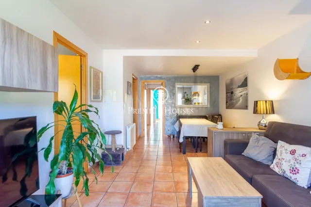 Casa y planta baja en venta en el centro de Sant Andreu de L - foto 3