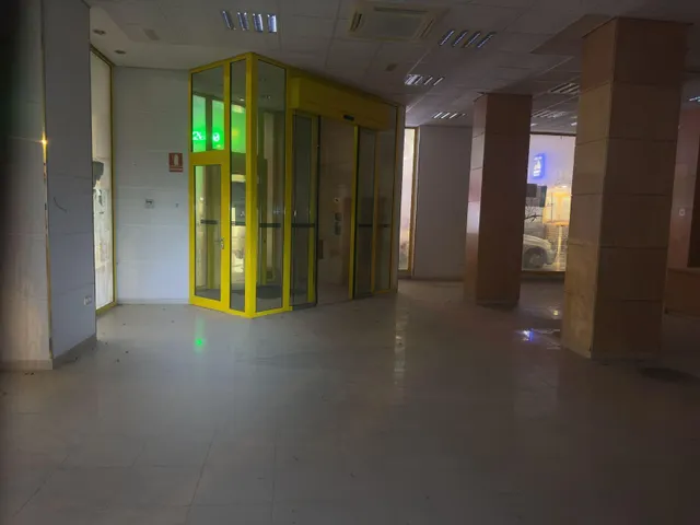 Local comercial — 4