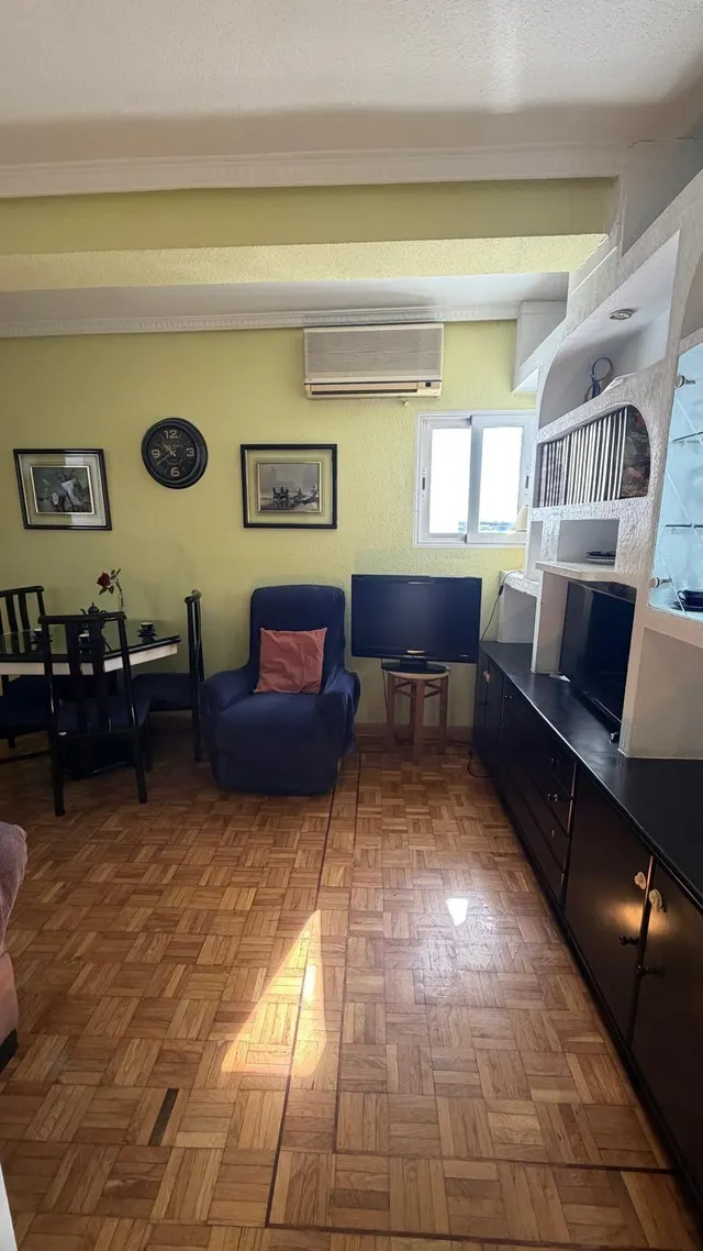 Oportunidad en calle alcala, piso de 3 dormitorios, 2 salones, 2 baños, terraza y ascensor. — 32