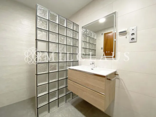 Piso en venta en C/ Sicilia, Merinals — 26