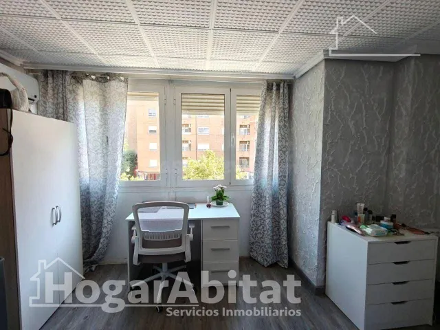 ¡GRAN OPORTUNIDAD! REFORMADO Y EXTERIOR CON 5 DORMITORIOS Y  - foto 2