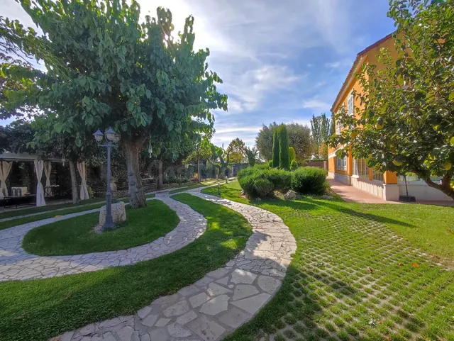 Chalet independiente en Urbanización El Cotanillo - foto 4