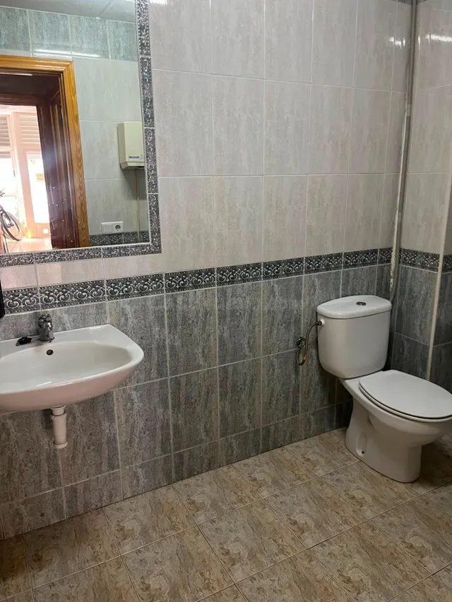 NEGOCIO EN ZONA INMEJORABLE — 4