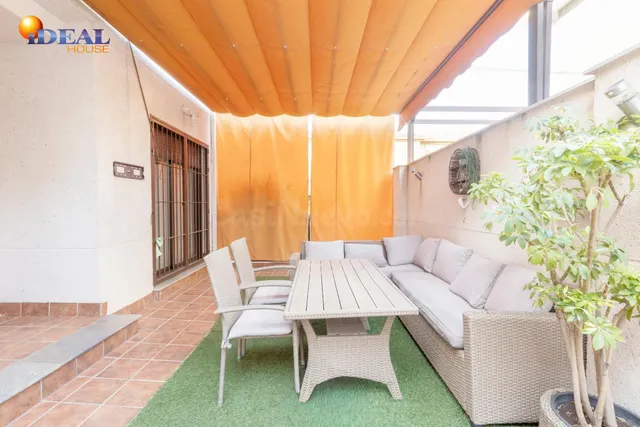 Pareada en Urbanización La Joya — 2