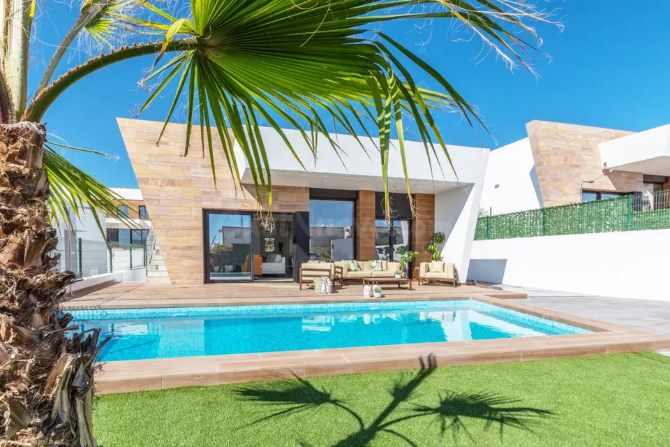Villas con piscina y sótano en Finestrat