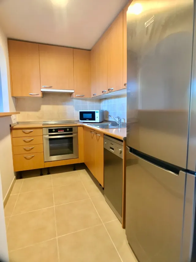 Acogedor apartamento con terraza y piscina comunitaria — 14