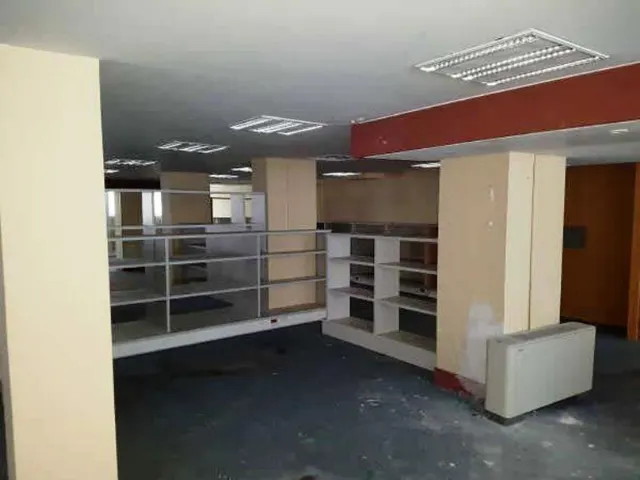 LOCAL DE 1.518 M2 — 7