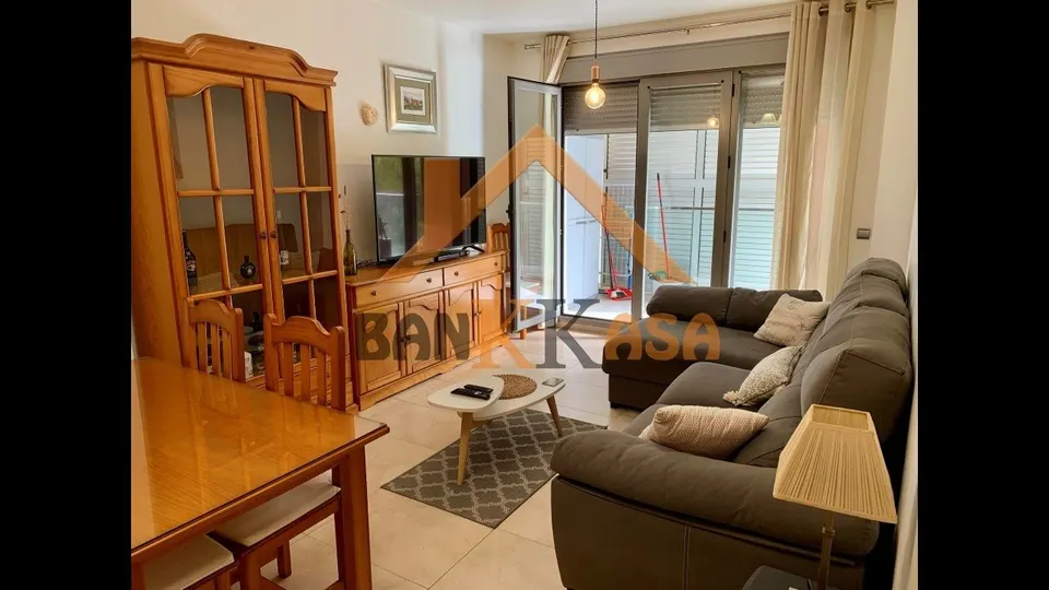 SE VENDE PISO EN EL EJIDO EN URBANIZACIÓN PRIVADA ZONA PABELLÓN