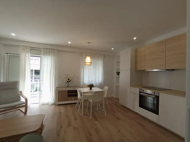 SE ALQUILA COQUETA VIVIENDA REFORMADA CON MUEBLES DE DISEÑO Y PLAZA DE GARAJE     ( DIPONIBLE EN NOVIEMBRE) — 7