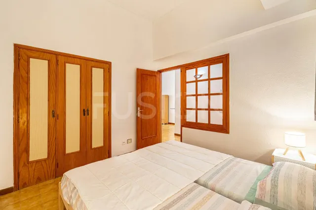 Piso con dormitorio independiente, cocina reformada y zona de piscina cerca de la playa — 8
