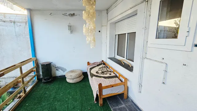 CASA PLANTA BAJA CON 2 VECINOS CON JARDÍN — 32