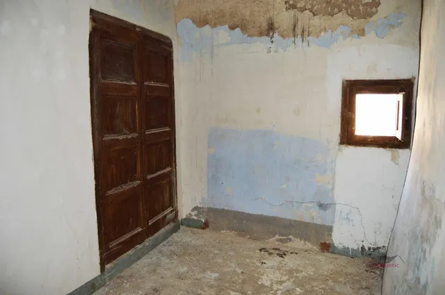 GRAN CASA 511 M2 EN VENTA, PARA REFORMAR INTEGRAMENTE, CON 2 SALIDAS INDEPENDIENTES EN CONESA — 34