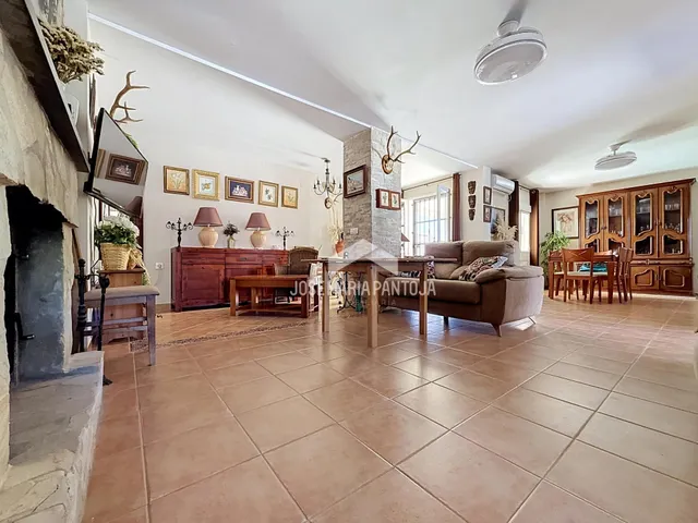 FINCA DE RECREO Y CHALET — 30