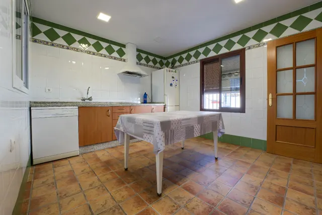 ¡¡ESPECTACULAR!! Adosada de esquina de 223 m2 con patio, terraza y garaje — 28