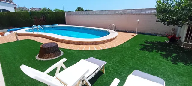 CHALET CON PISCINA PRIVADA EN COSTA SUR PARA ALQUILER ANUAL - foto 3