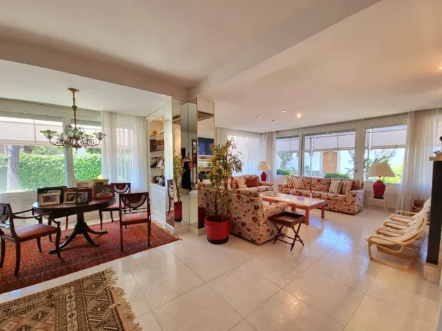 Maravillosa casa con jardín mas casa invitados — 10