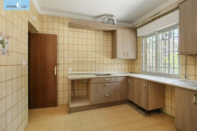 CHALET INDEPENDIENTE CON GRAN POTENCIAL DE EDIFICACIÓN EN CENES DE LA VEGA — 28
