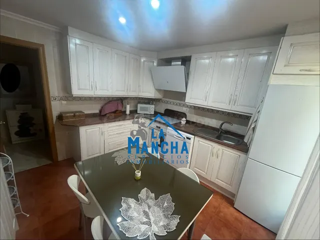*235.000€* INMOBILIARIA LA MANCHA VENDE ADOSADO EN HELLIN-AL - foto 3