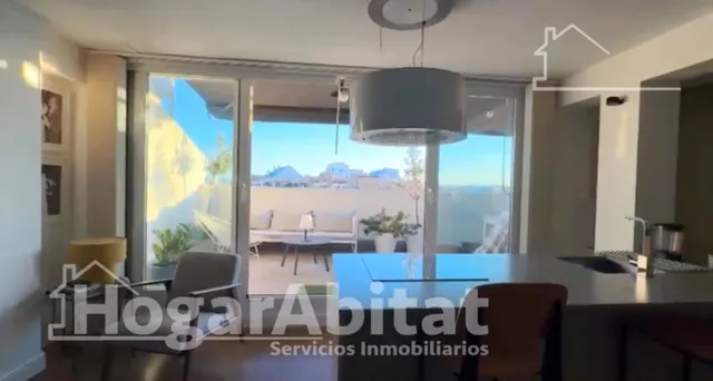 Espectacular terraza privada y diseño reformado en este luminoso ático exterior en excelente zona — 9
