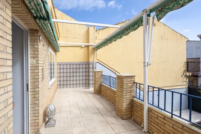 CASA EN PLENO CENTRO DE ARMILLA — 6