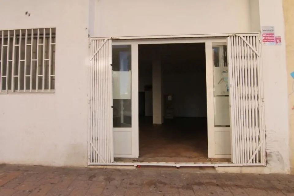 LOCAL JUNTO PLAZA DE LA CORONACIÓN