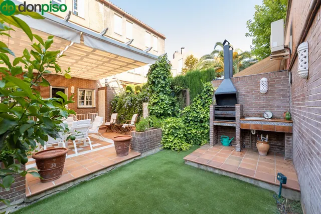 CHALET ADOSADO EN URBANIZACIÓN ADORATRICES — 13