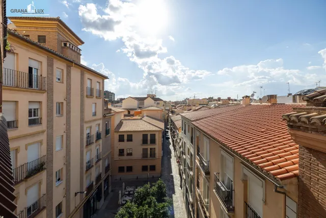 Piso y cochera en venta junto Acera de Darro. — 28