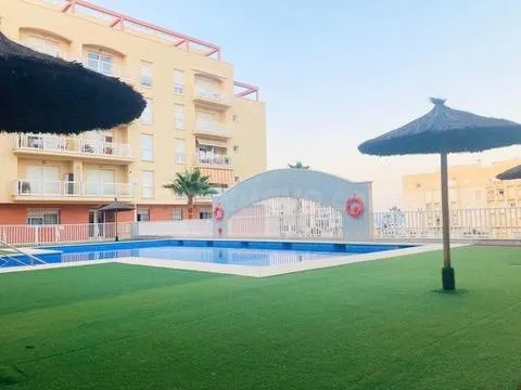 Elegante Apartamento Amueblado de 2 Dormitorios ! - foto 4