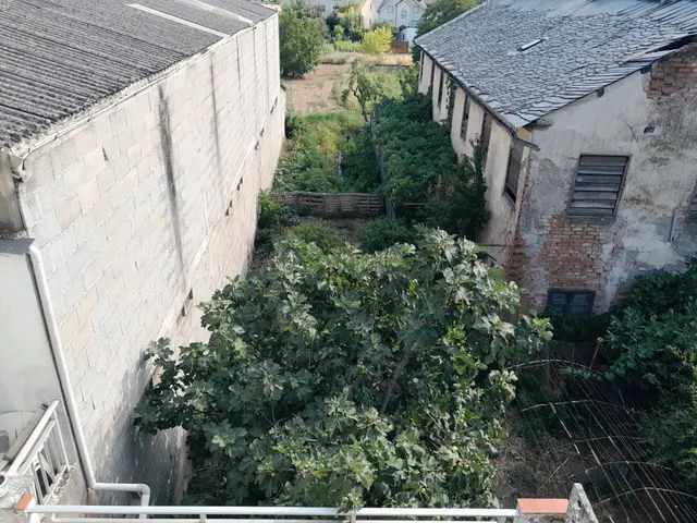 AMPLIO PISO CON TERRENO ADICIONAL EN CACABELOS.  109.000 € — 8