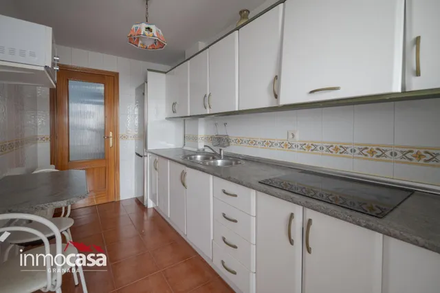 Se Vende amplio piso en  zona Villarejo, con Terraza y Vistas Despejadas — 28