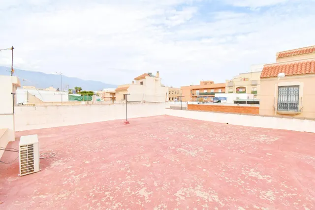 VIVIENDA DE PLANTA BAJA CON SOLARIUM Y COCHERA — 23