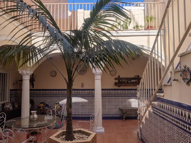 Amplia Casa en Venta en Marchena — 12