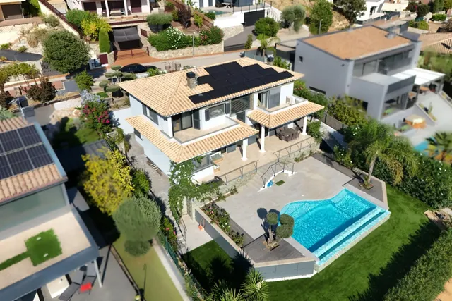 Villa de diseño con piscina y espectaculares vistas a la bah - foto 2