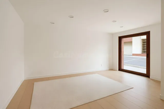 LOCAL DE 99 M2 EN TERRASSA - foto 2