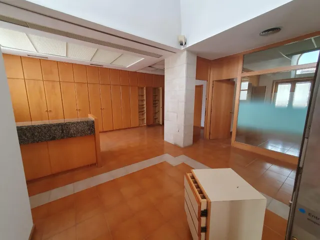 LOCAL COMERCIAL EN VENDA A LA LLACUNA ZONA CENTRE — 5