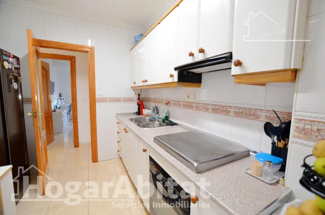 ¡En buena zona! Amplio, moderno y esquinero con gran balcón de buenas vistas — 9