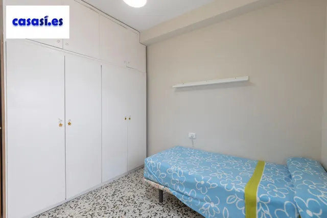 Piso de 3 dormitorios en calle milán, zaidín | muy luminoso y con gran potencial — 18